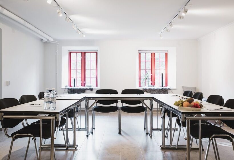 هتل L Breda Blick