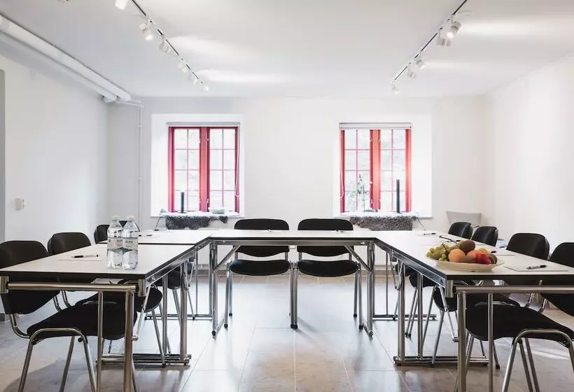 هتل L Breda Blick