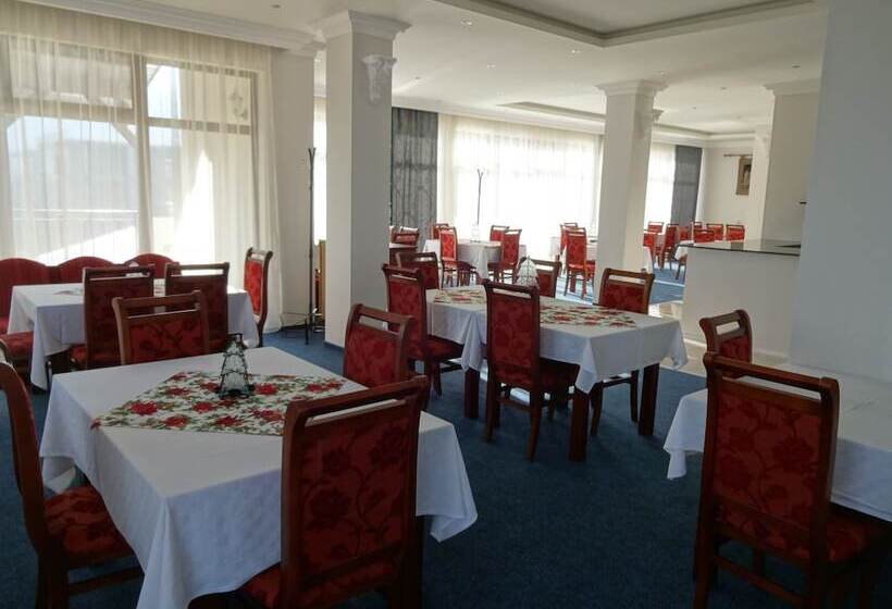 Hotelli Pinerose Resort