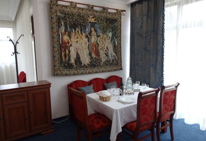 Hotelli Pinerose Resort