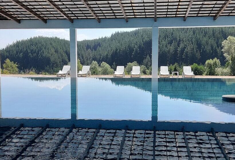 Hotelli Pinerose Resort