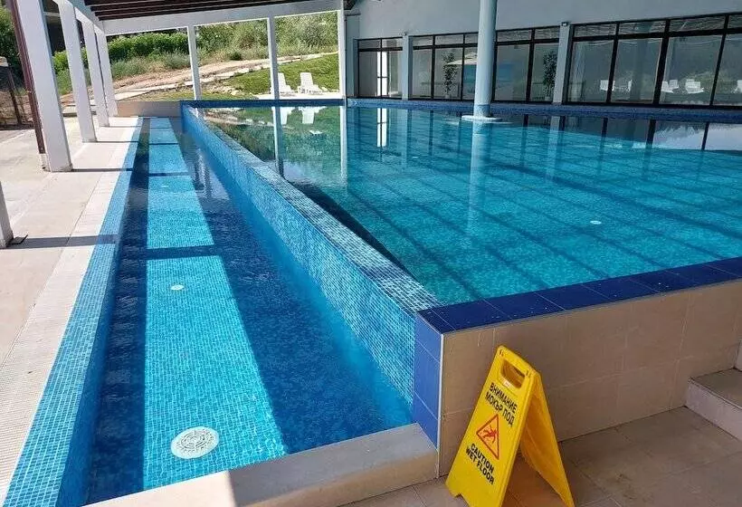 فندق Pinerose Resort