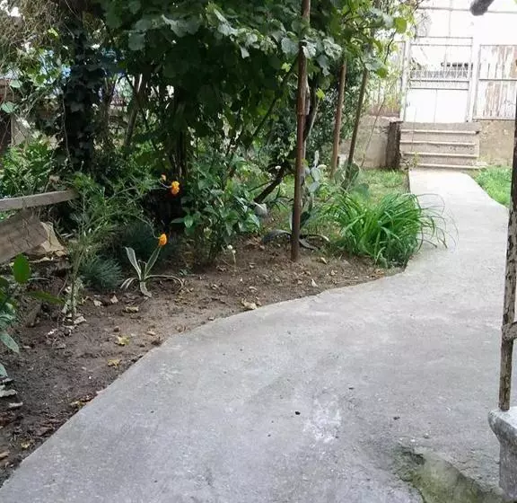 پانسیون Beruka Guest House