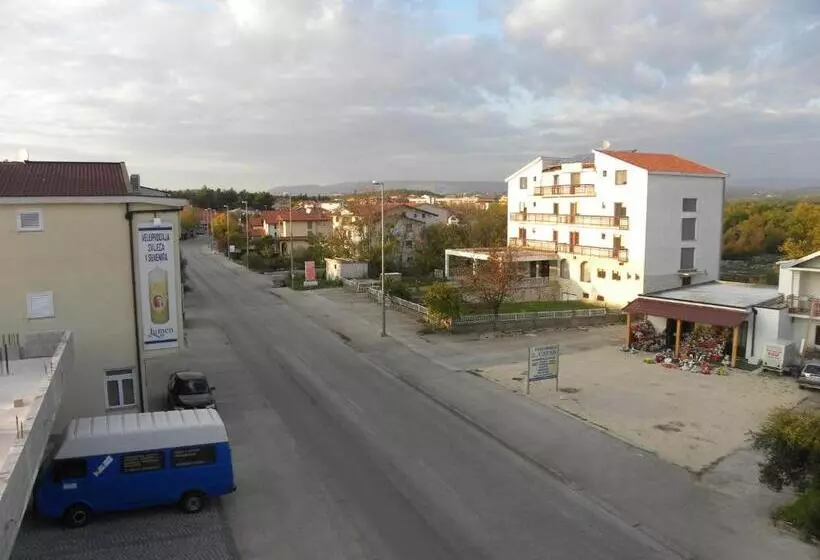 پانسیون Guest House Star