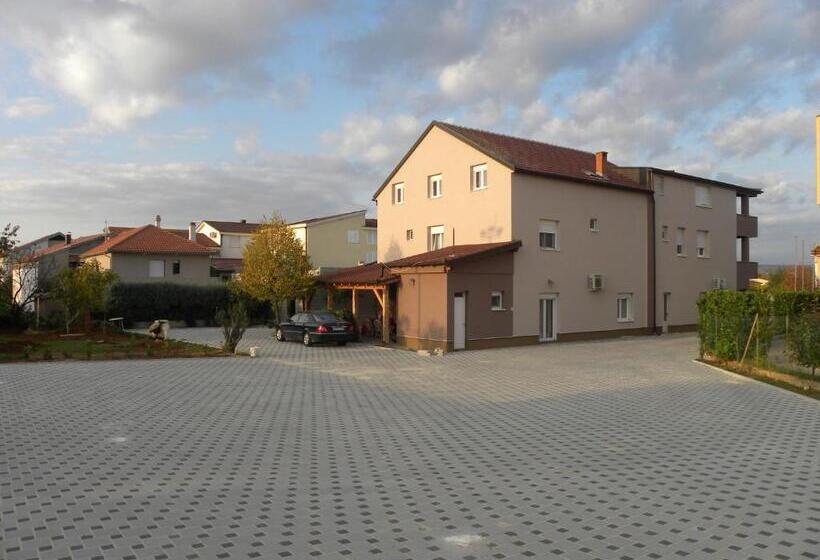 پانسیون Guest House Star