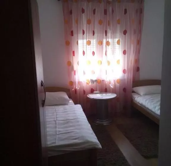 پانسیون Guest House Star