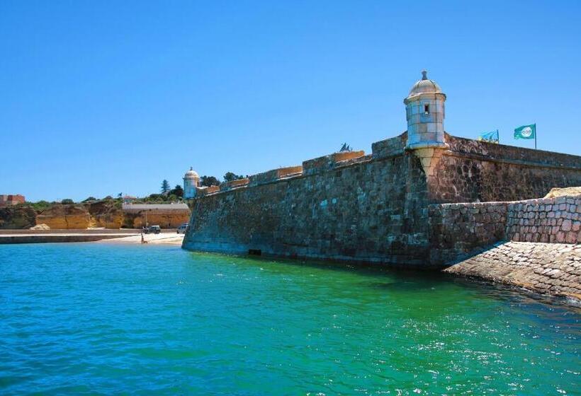 پانسیون Muralha House