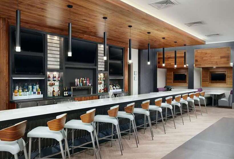 هتل Embassy Suites By Hilton Atlanta Airport North