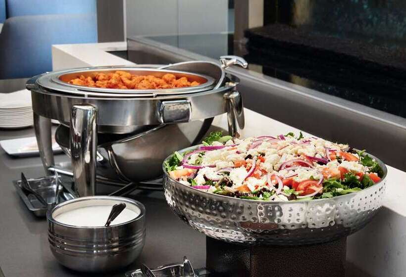 هتل Embassy Suites By Hilton Atlanta Airport North