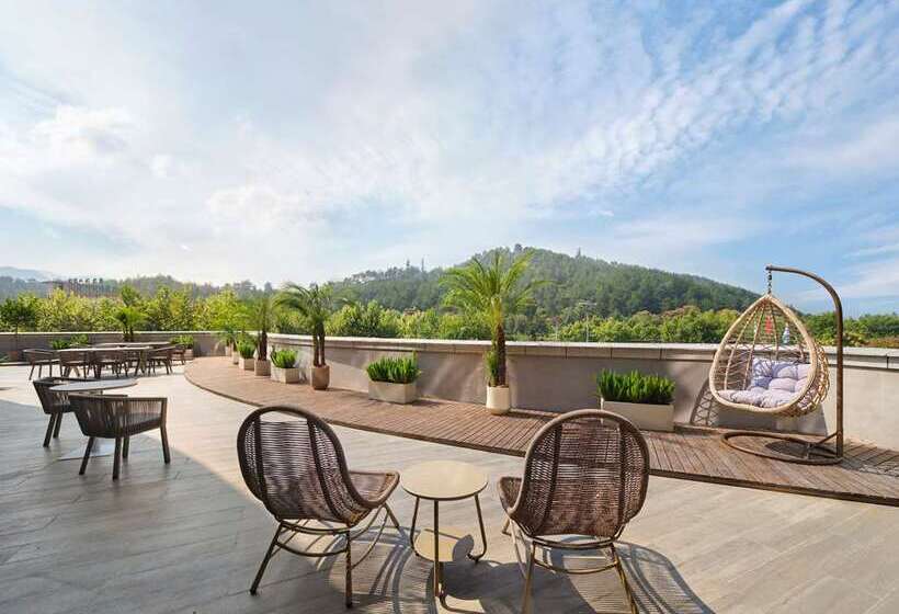 ホテル Hilton Garden Inn Huzhou Anji Phoenix Mountain