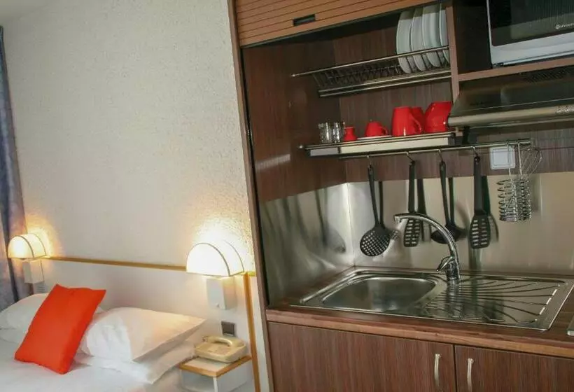 هتل Hôtel Des Thermes Les Dômes