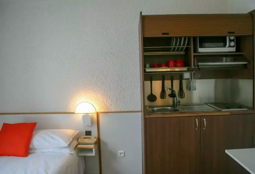 هتل Hôtel Des Thermes Les Dômes