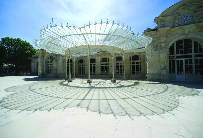 هتل Hôtel Des Thermes Les Dômes