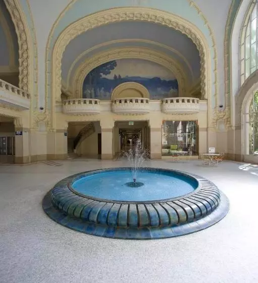 هتل Hôtel Des Thermes Les Dômes