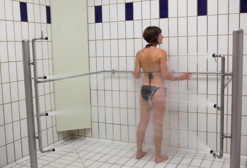 فندق Hôtel Des Thermes Les Dômes