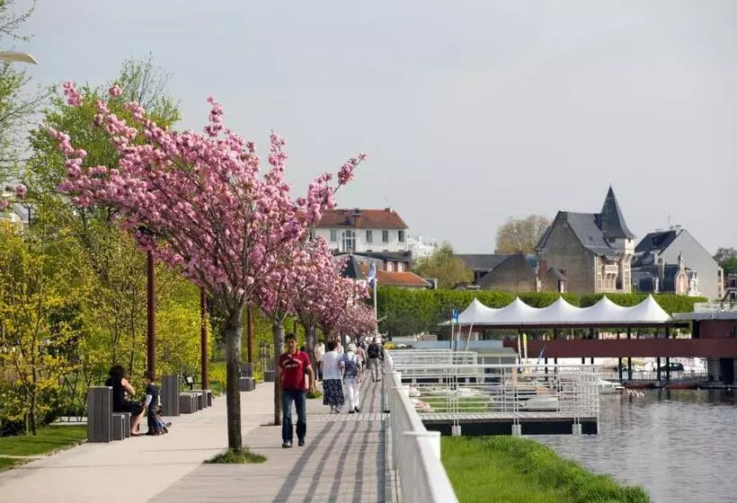 هتل Hôtel Des Thermes Les Dômes