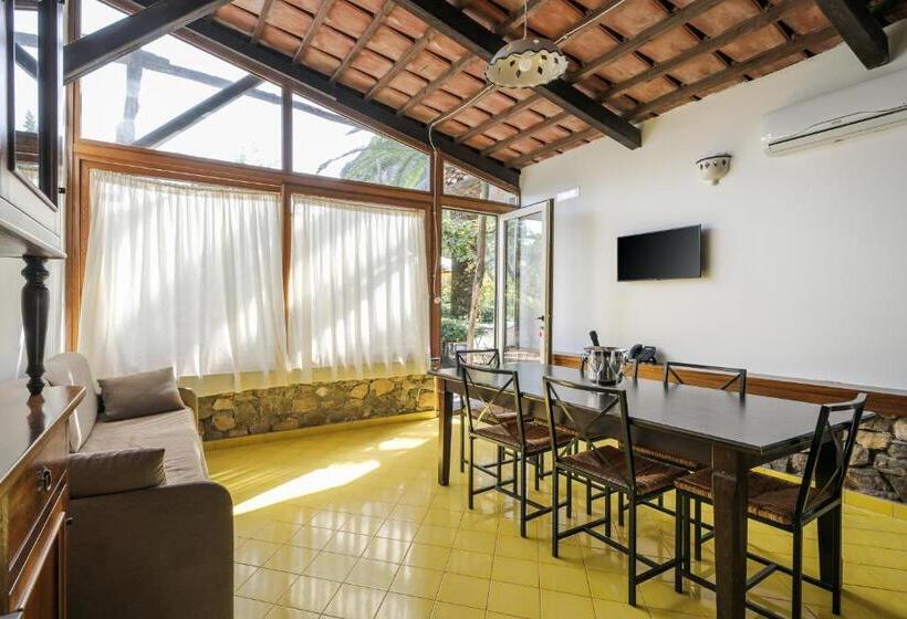 בית מלון כפרי Residence Le Axidie