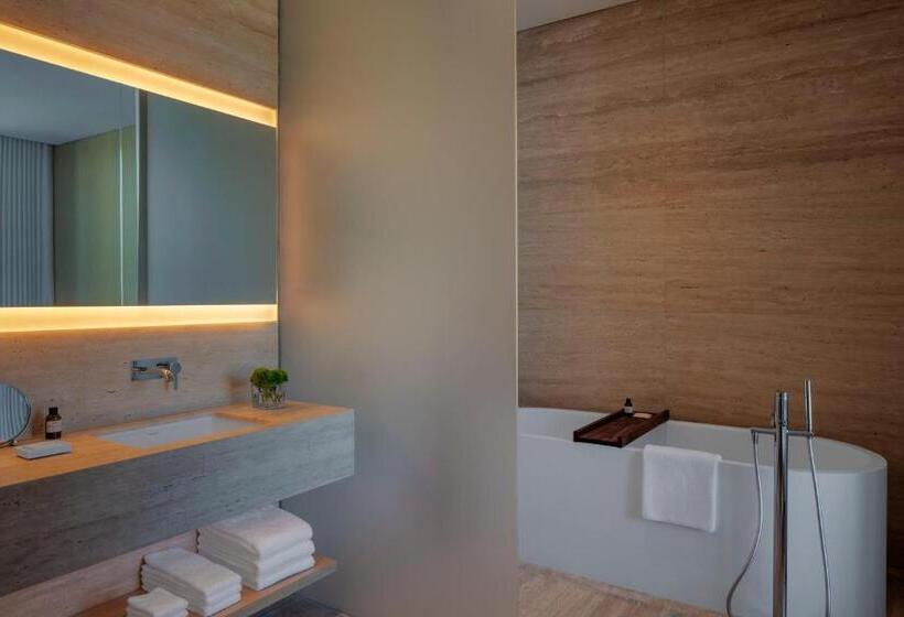 Отель The Dubai Edition