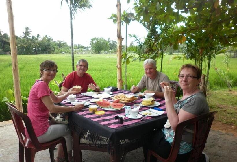 פנסיון Thisara Guest House