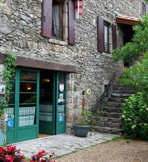 Logis Hotel Restaurant Auberge Du Peras