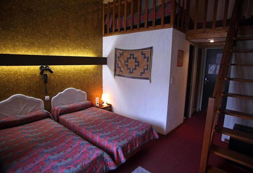 Logis Hotel Restaurant Auberge Du Peras