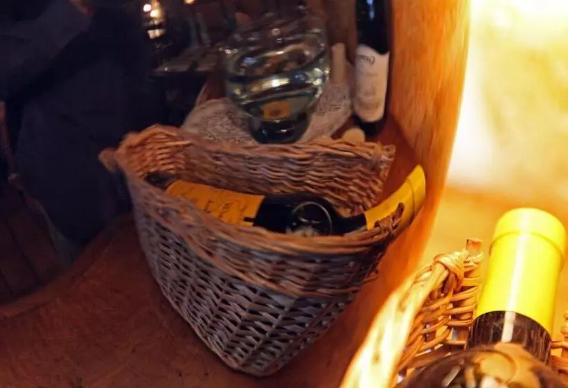 Logis Hotel Restaurant Auberge Du Peras