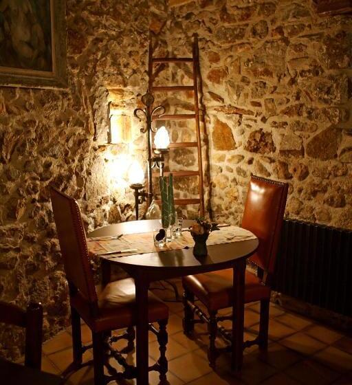 Logis Hotel Restaurant Auberge Du Peras