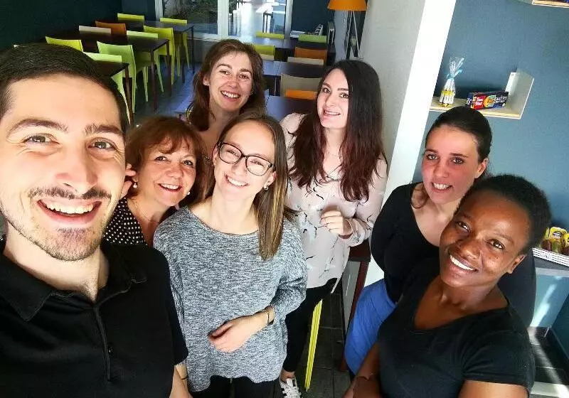 هتل De La Gare Brest