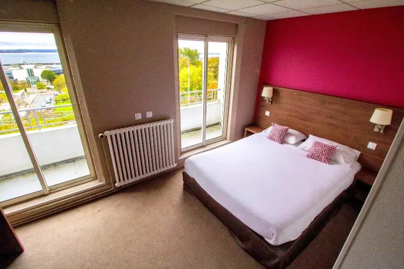 هتل De La Gare Brest