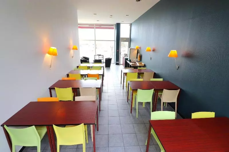 هتل De La Gare Brest