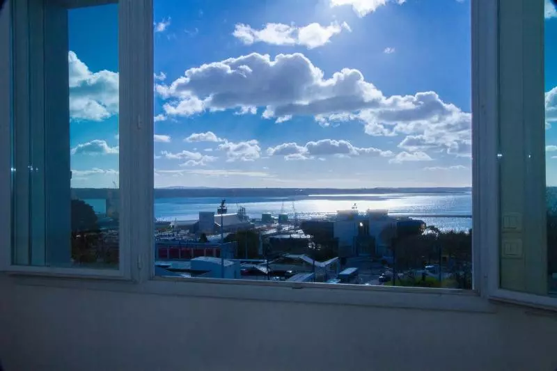 هتل De La Gare Brest