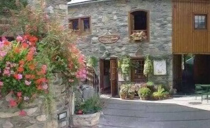 Отель Hôtel La Grange Aux Marmottes