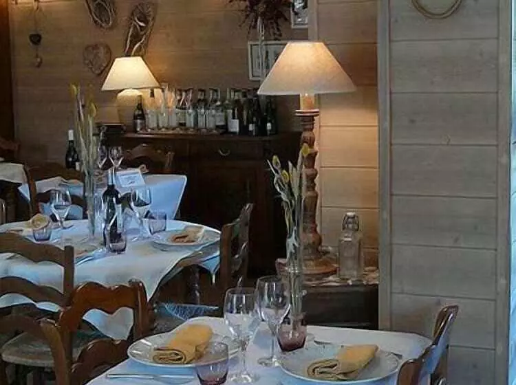 Отель Hôtel La Grange Aux Marmottes