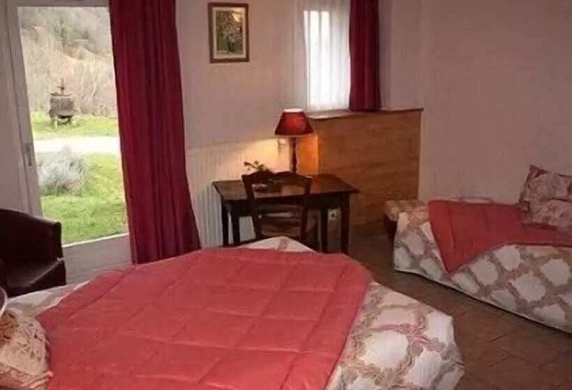 Отель Hôtel La Grange Aux Marmottes