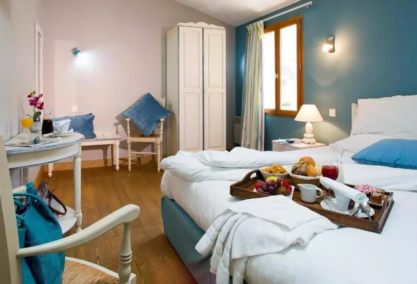 Logis Hotel Les Flots Bleus