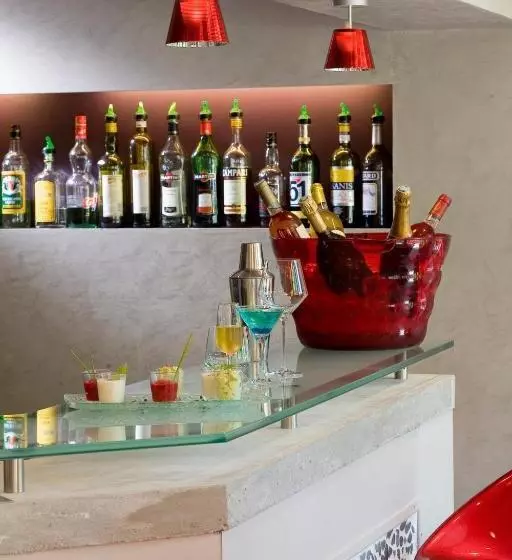 Logis Hotel Les Flots Bleus