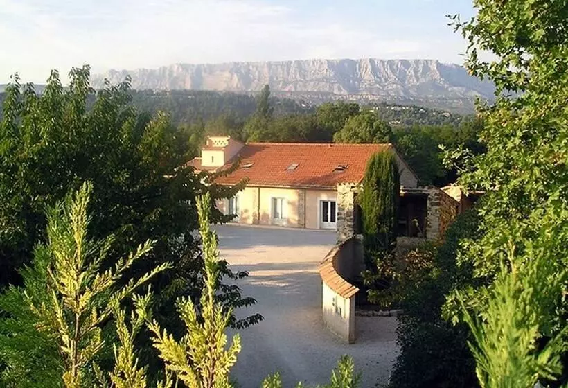 فندق Logis Hôtel & Spa Déjeunez Sous L Arbre