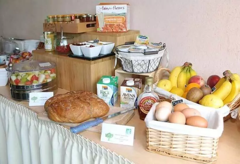 فندق Logis Hôtel & Spa Déjeunez Sous L Arbre