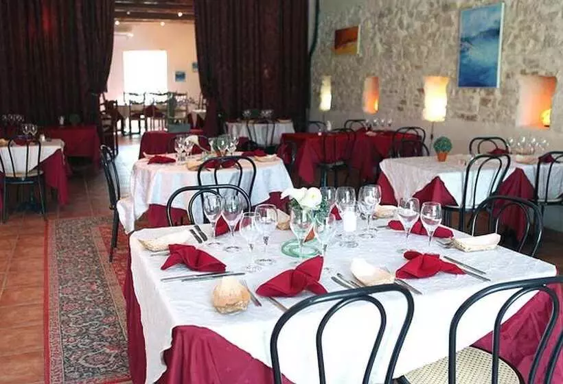 فندق Logis Hôtel & Spa Déjeunez Sous L Arbre