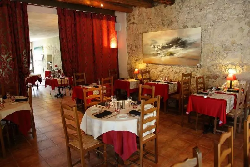 فندق Logis Hôtel & Spa Déjeunez Sous L Arbre