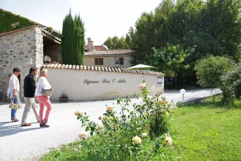 فندق Logis Hôtel & Spa Déjeunez Sous L Arbre