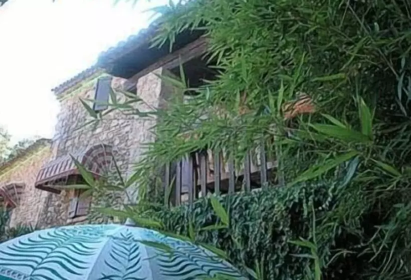 Logis Hotel Restaurant Auberge Du Peras