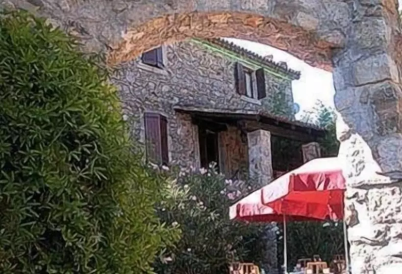 Logis Hotel Restaurant Auberge Du Peras