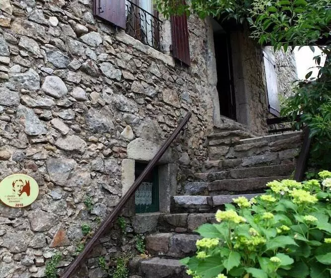 Logis Hotel Restaurant Auberge Du Peras