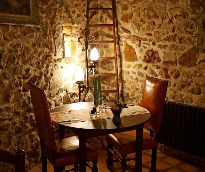 Logis Hotel Restaurant Auberge Du Peras