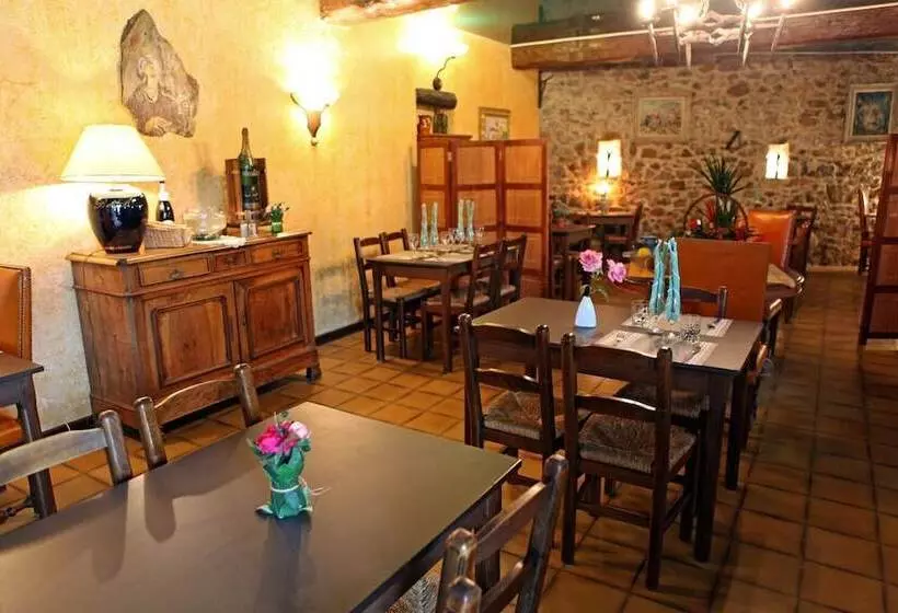 Logis Hotel Restaurant Auberge Du Peras