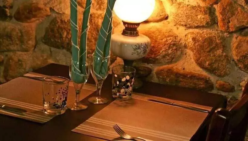 Logis Hotel Restaurant Auberge Du Peras