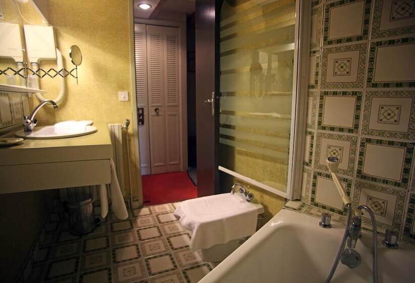 Logis Hotel Restaurant Auberge Du Peras