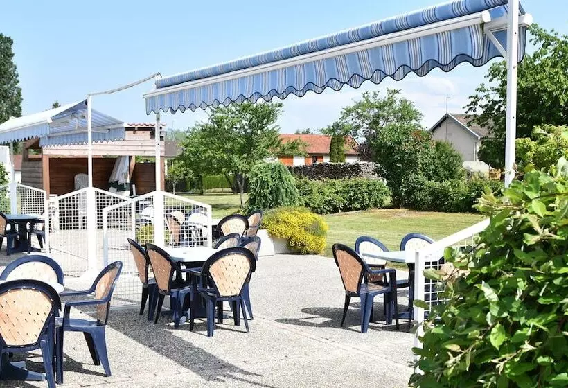 Отель Logis Hôtel Restaurant La Vraine