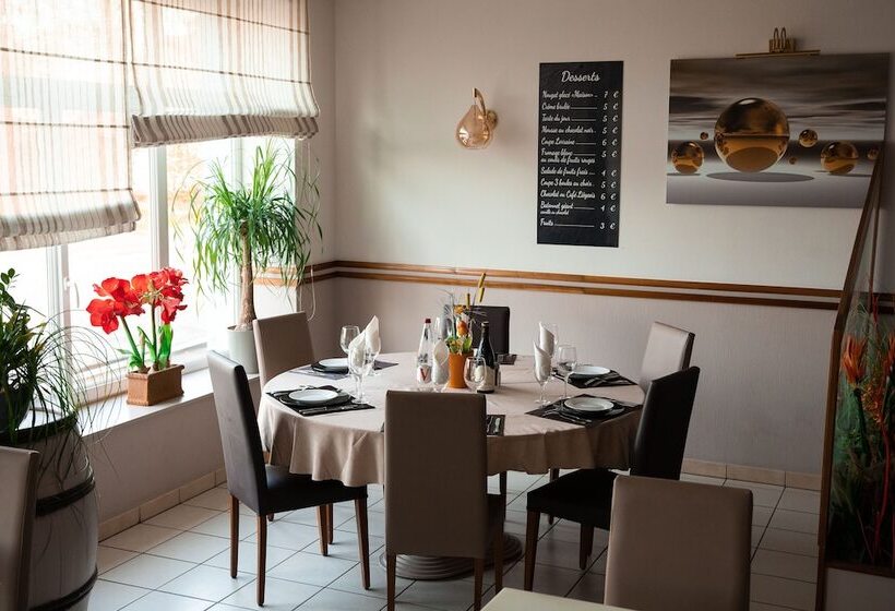 호텔 Logis Hôtel Restaurant La Vraine